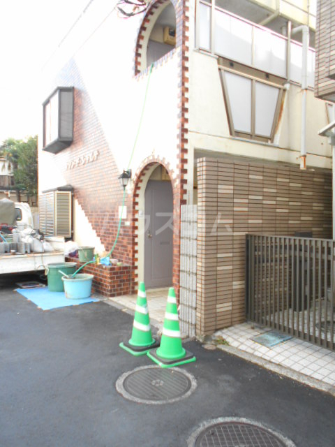 26/30 エントランス