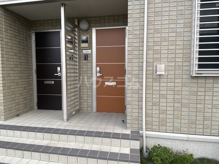 24/30 エントランス