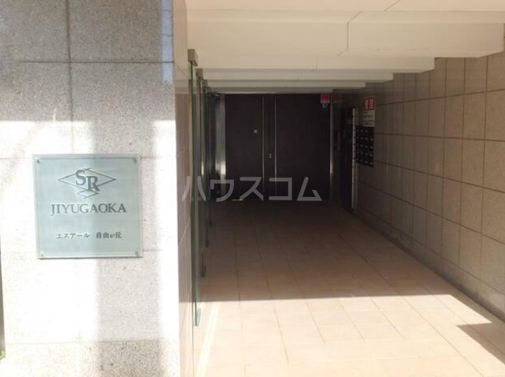 21/25 エントランス