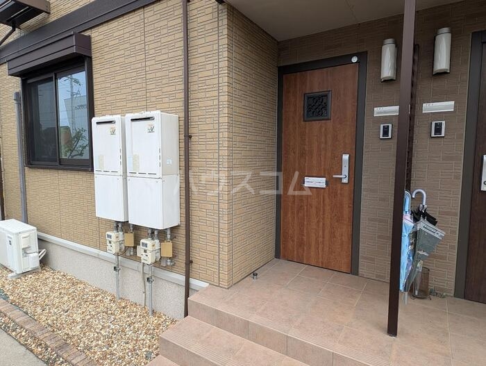 24/30 エントランス