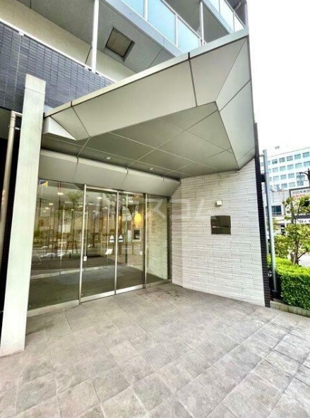 13/18 エントランス