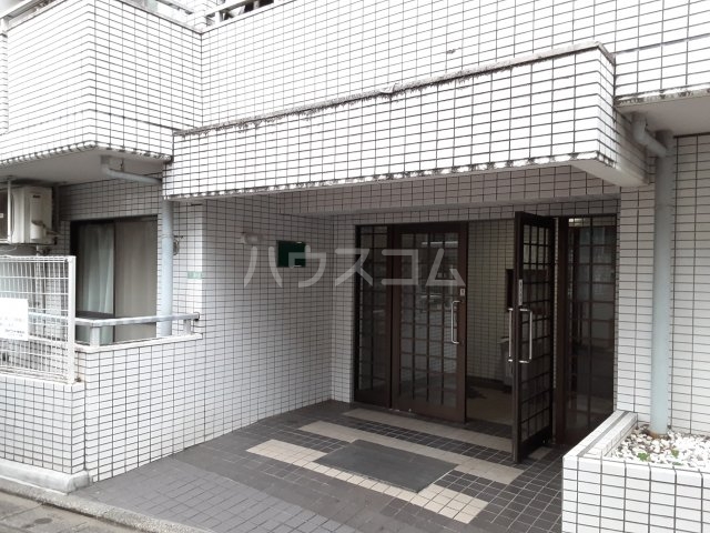 23/29 エントランス