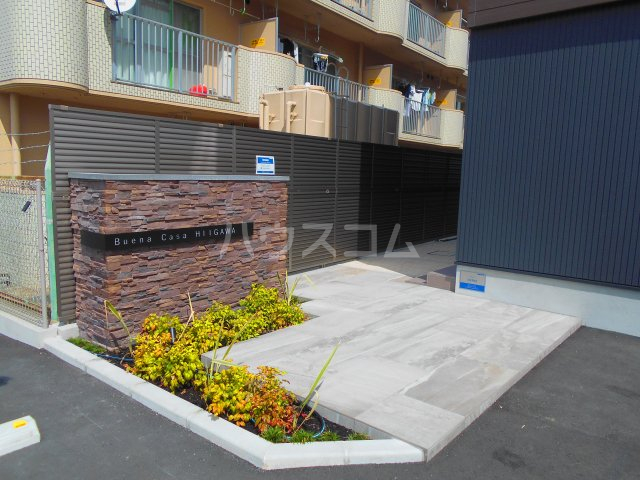 27/30 エントランス