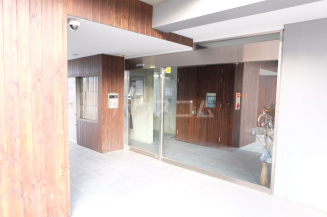 21/29 エントランス