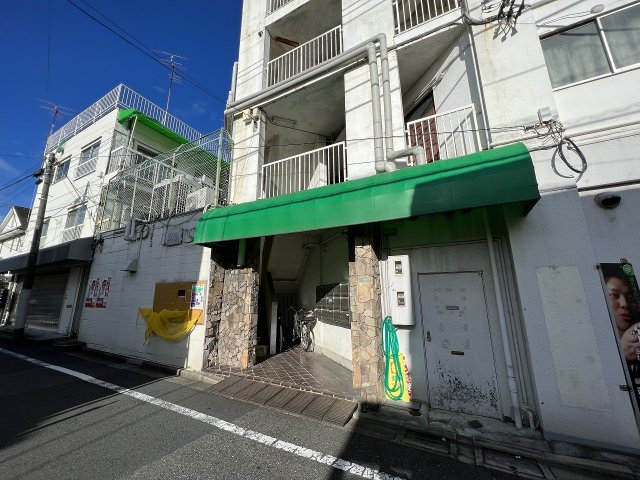 23/30 エントランス