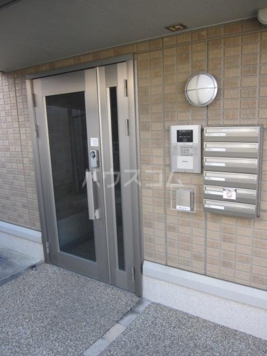 18/26 エントランス