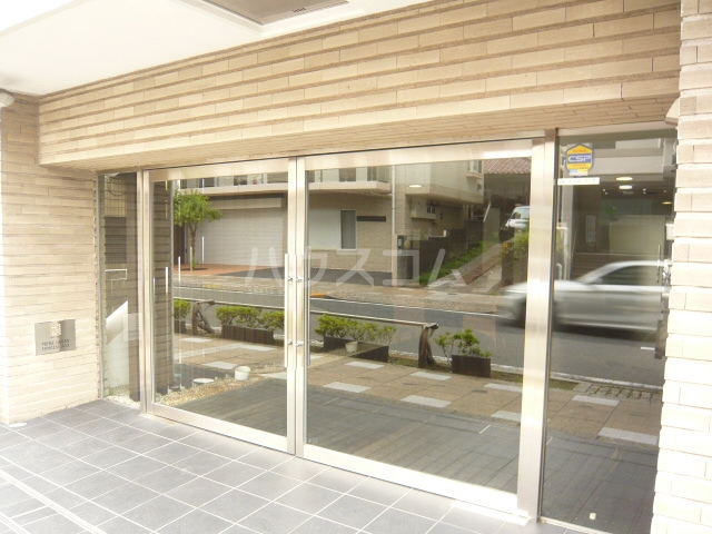 28/30 エントランス