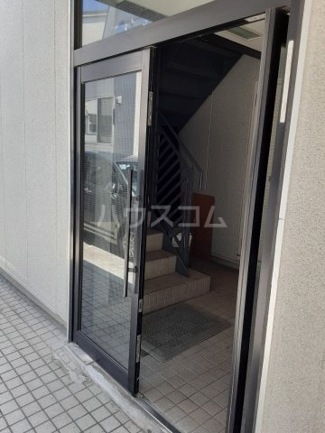 21/30 エントランス