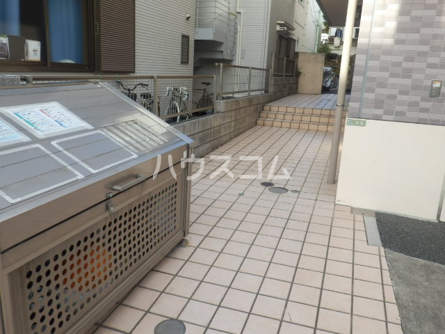 24/29 エントランス