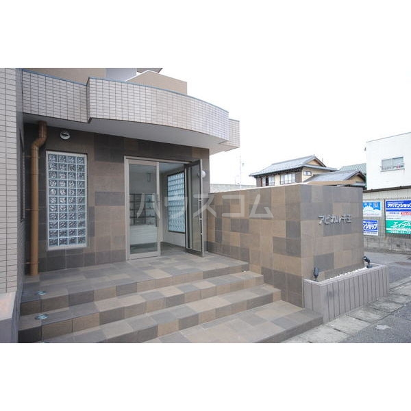 18/29 エントランス