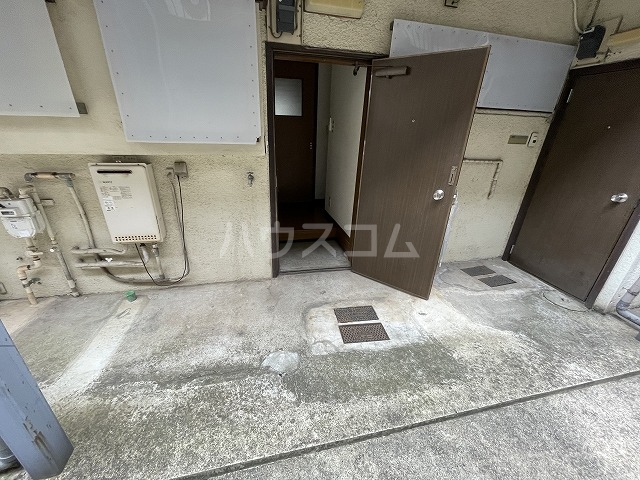 21/29 エントランス