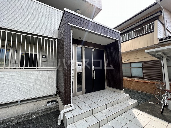 19/30 エントランス