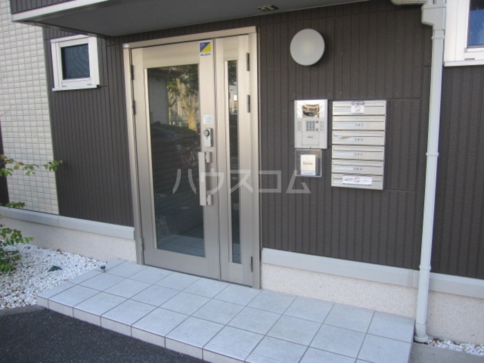 26/30 エントランス