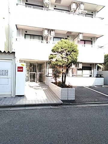 26/30 エントランス