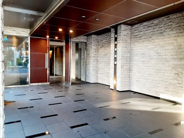 28/30 エントランス