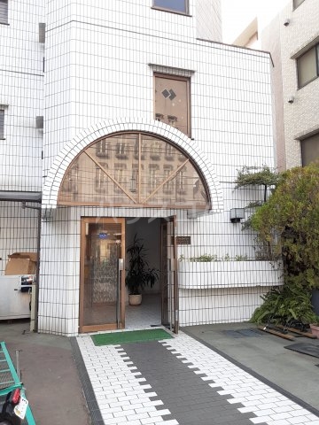 25/30 エントランス