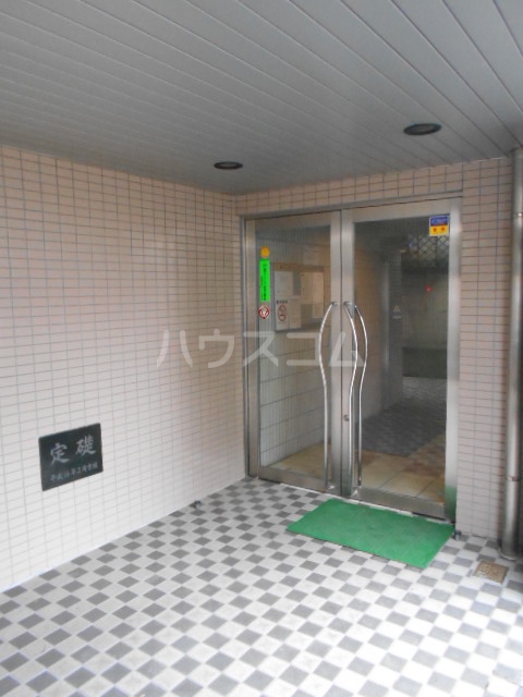 27/30 エントランス