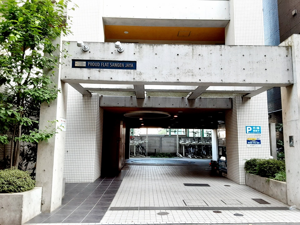 28/30 エントランス