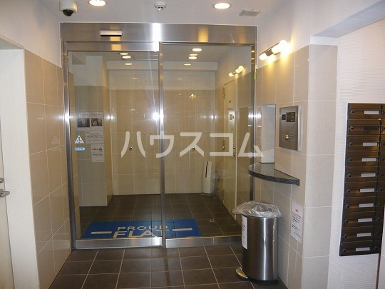 19/30 エントランス