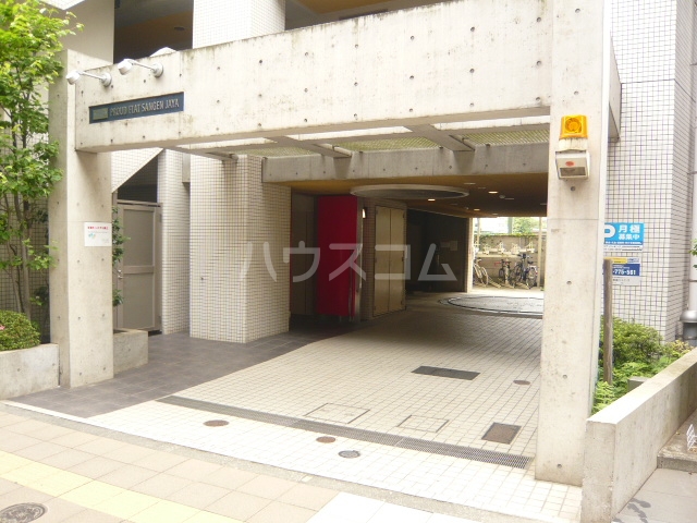 28/30 エントランス