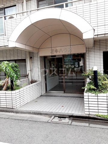 28/30 エントランス