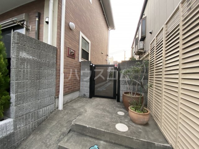 21/29 エントランス