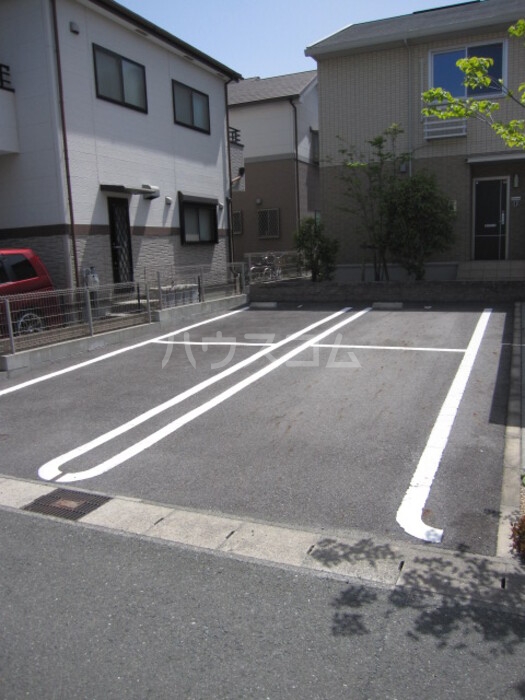 18/27 駐車場