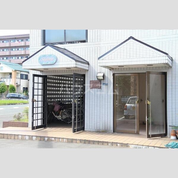 18/21 エントランス