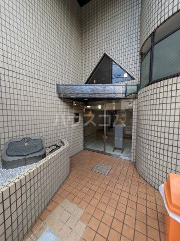 23/30 エントランス