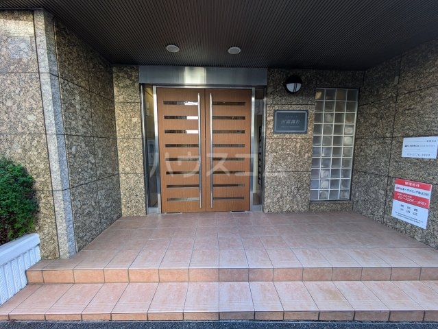 24/26 エントランス