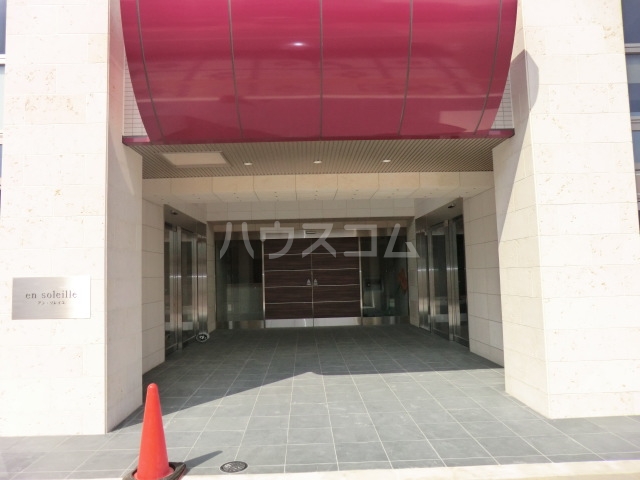 21/30 エントランス