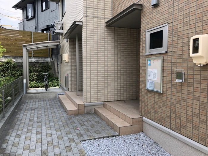 17/26 エントランス