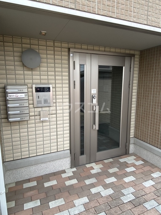 2/4 エントランス