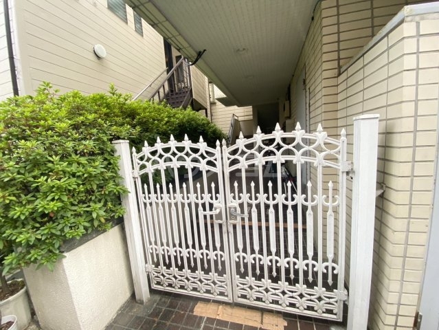 24/27 エントランス