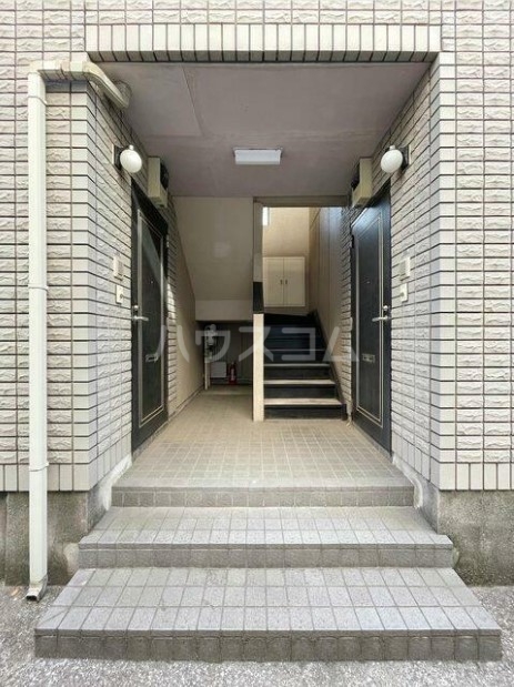 20/26 エントランス
