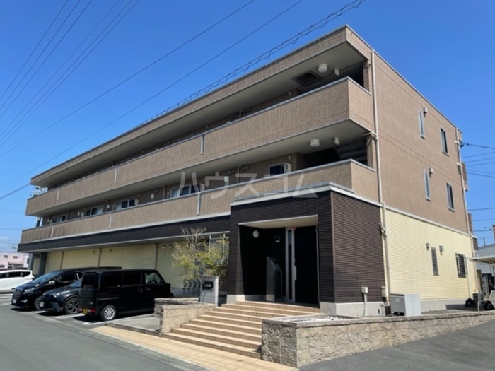 26/30 エントランス