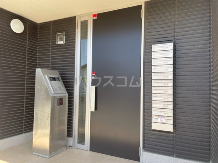 27/30 エントランス