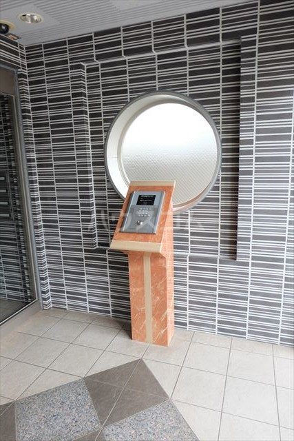 19/30 エントランス