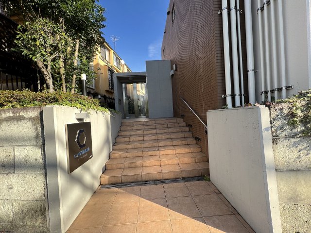 21/30 エントランス