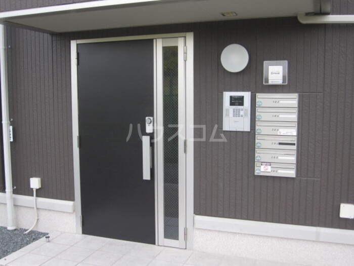 2/4 エントランス