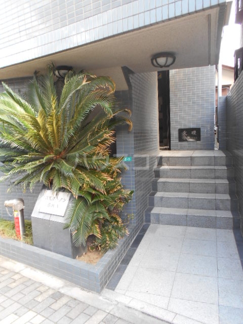 2/4 エントランス