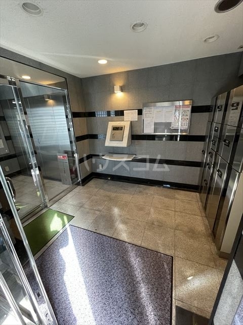 24/30 エントランス