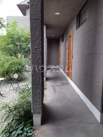 21/27 エントランス