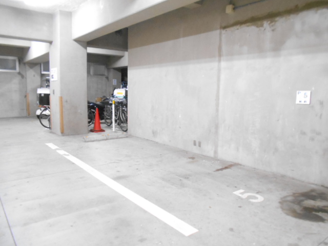 20/30 駐車場