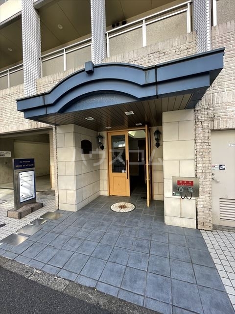 23/30 エントランス