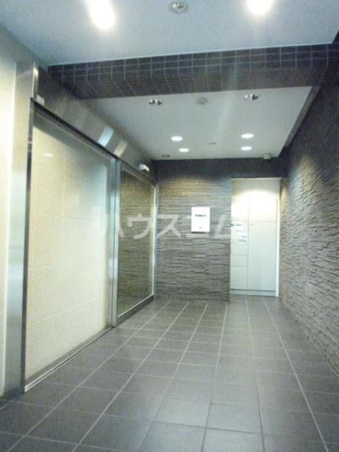 27/30 エントランス