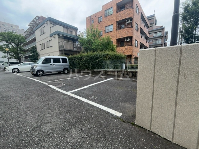 27/30 駐車場