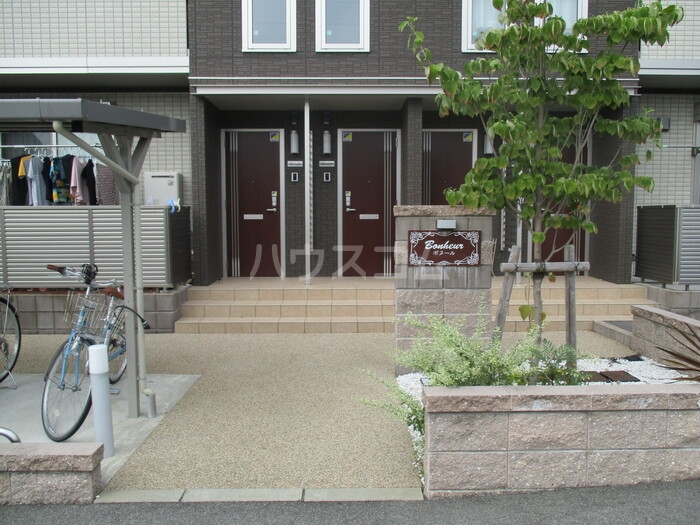 27/30 エントランス