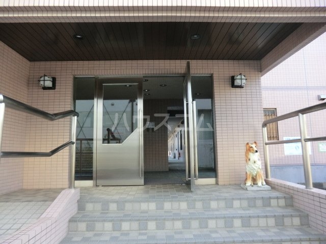 17/26 エントランス