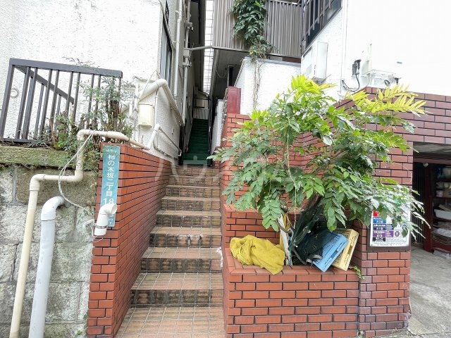 21/29 エントランス